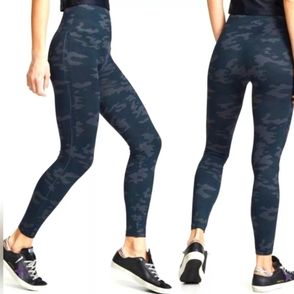 Spanx Look at Me Now Leggings in Black Camo size XL Brand New without tags - Picture 2 of 7